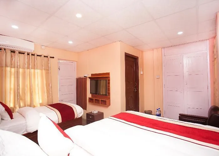 Oyo 372 Happy Hotel 3*