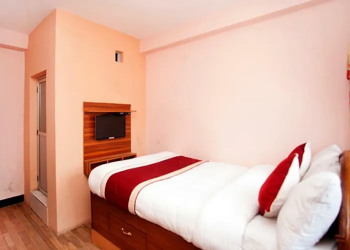 Hotel Oyo 372 Happy 3*